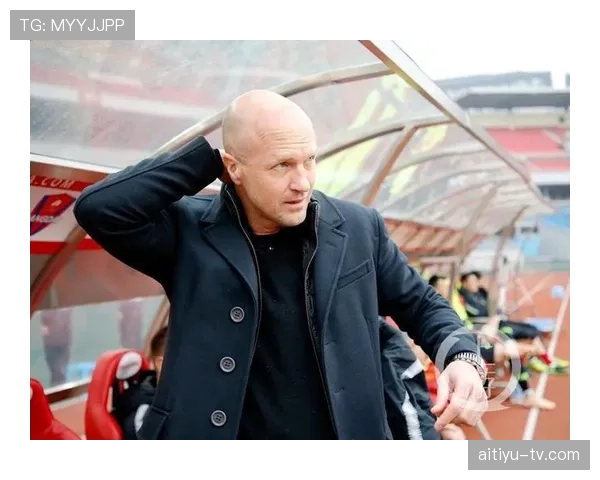 克鲁伊夫回撤直塞撕防线，近期关键战破解伪九号战术